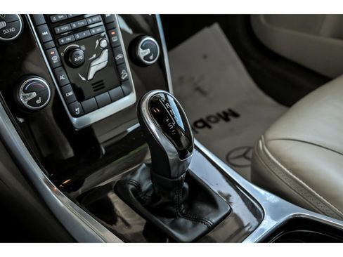 Used 2015 Volvo XC70 T6 Premier Plus image 21