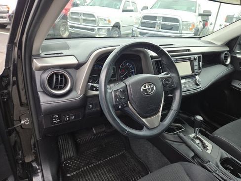 Used 2017 Toyota RAV4 XLE AWD/4WD image 8
