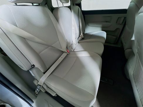 Used 2016 Kia Sedona LX w/ LX Convenience Package image 24