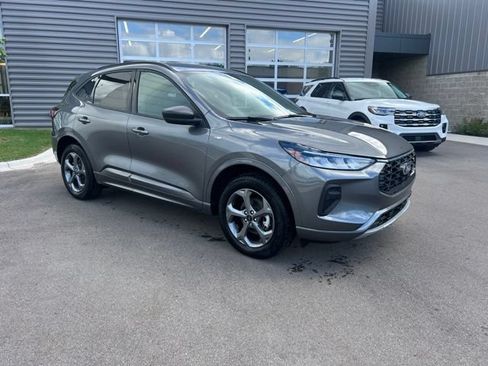 Used 2024 Ford Escape ST-Line w/ Tech Pack #1 AWD/4WD image 3