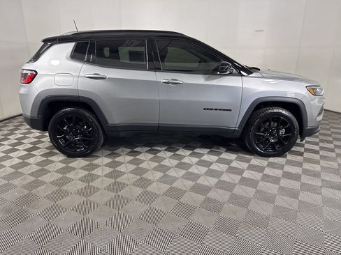 Used 2022 Jeep Compass Latitude w/ Convenience Group AWD/4WD image 12