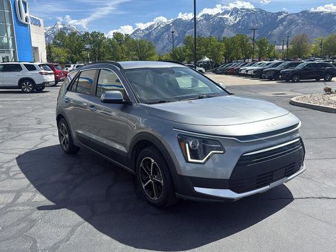Used 2023 Kia Niro EX FWD image 5