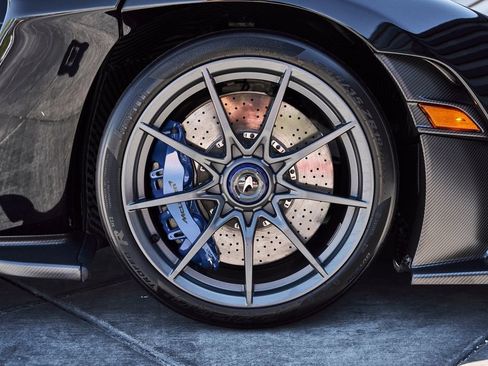 Used 2019 McLaren Senna RWD image 32