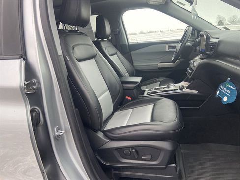 Used 2022 Ford Explorer XLT w/ Equipment Group 202A image 28