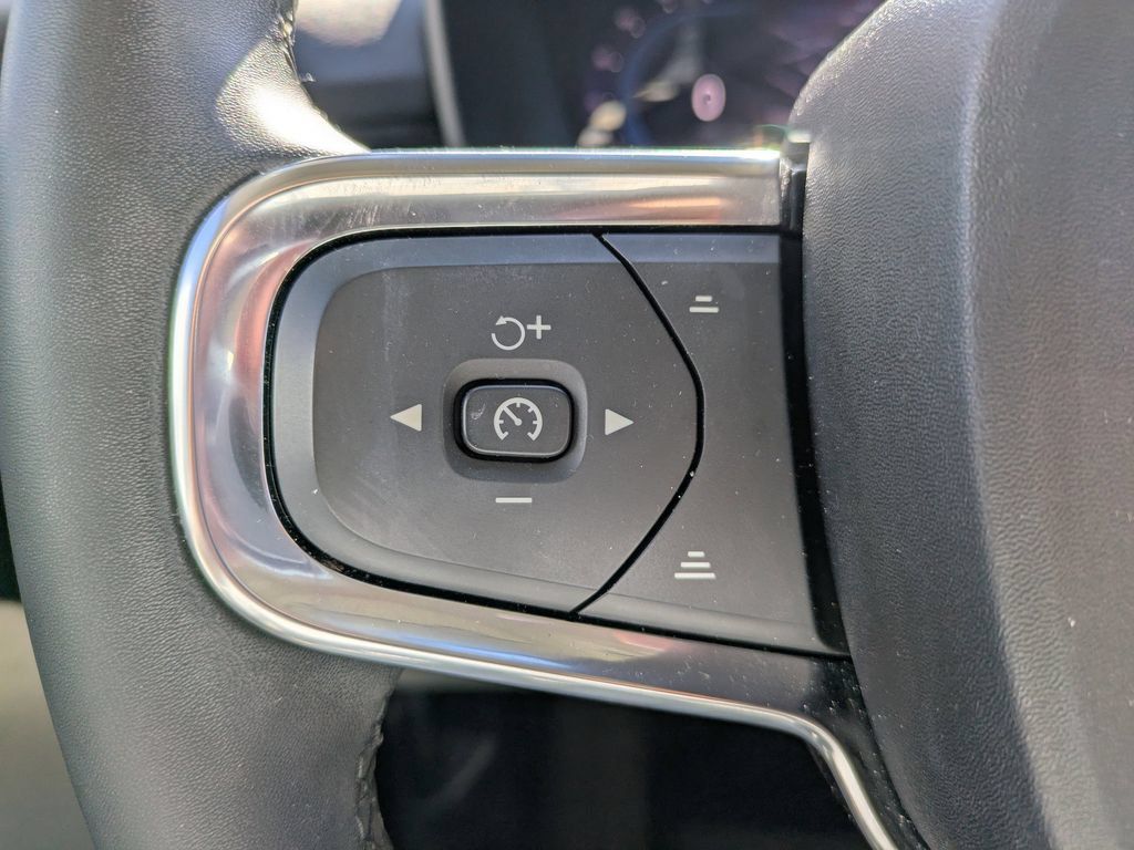 Certified 2023 Volvo XC40 B5 Plus w/ Driver Assist Package AWD/4WD image 24