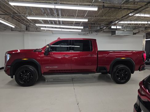 Used 2025 GMC Sierra 2500 AT4 w/ AT4 Premium Plus Package AWD/4WD image 13