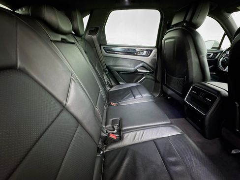 Used 2020 Porsche Cayenne image 25