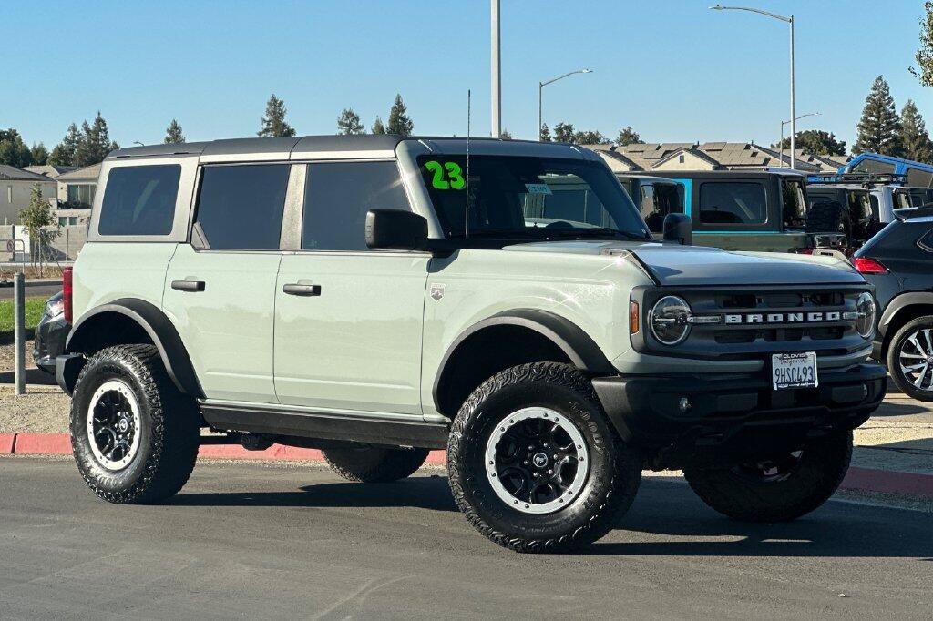 Used 2023 Ford Bronco Big Bend w/ Sasquatch Package AWD/4WD image 2