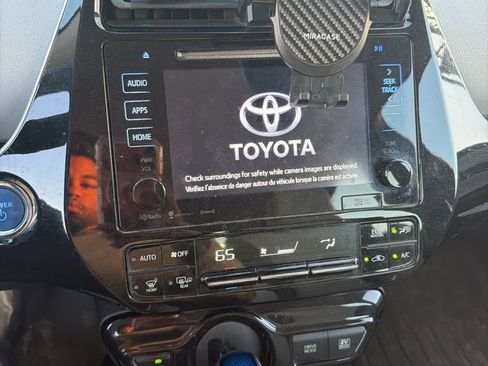 Used 2017 Toyota Prius Four image 5