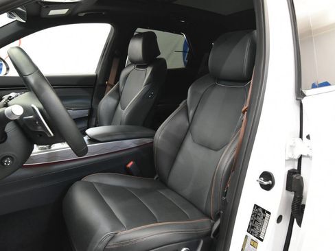 Used 2022 Genesis GV70 2.5T w/ Advanced Package image 11