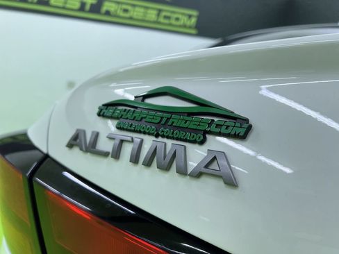 Used 2025 Nissan Altima 2.5 SV FWD image 12