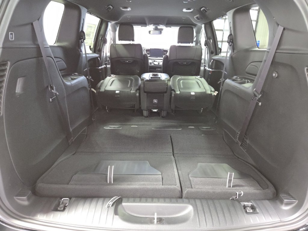 New 2026 Chrysler Pacifica Select w/ S Appearance Package FWD image 35