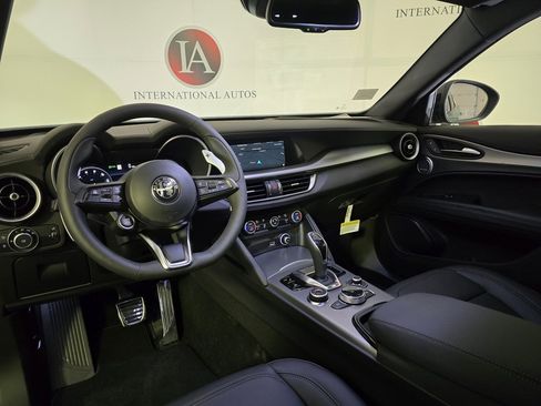 New 2025 Alfa Romeo Stelvio Sprint image 12