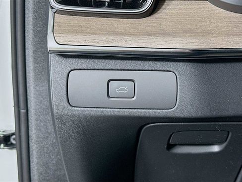 New 2026 Volvo XC90 B5 Plus image 10