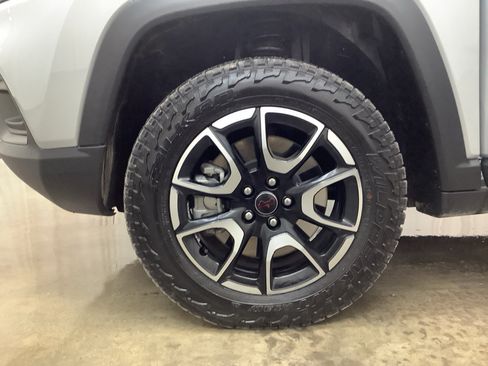 Used 2025 Jeep Compass Trailhawk AWD/4WD image 23