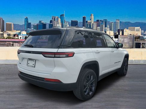 New 2025 Jeep Grand Cherokee Limited image 4