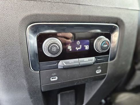 Used 2024 Chevrolet Suburban LT image 28