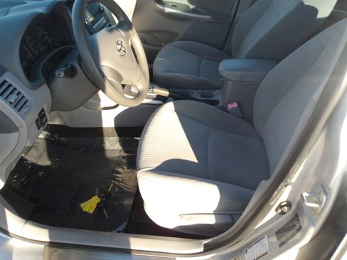 Used 2010 Toyota Corolla image 19