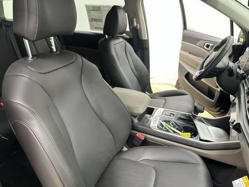 New 2026 Kia Carnival FWD image 27