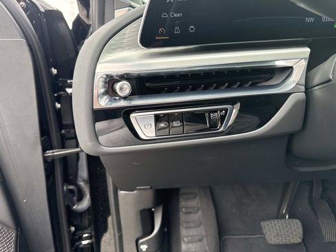 New 2025 Cadillac Lyriq Luxury image 33