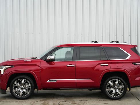 Used 2024 Toyota Sequoia Capstone image 9