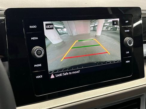 New 2025 Volkswagen Taos SE image 28