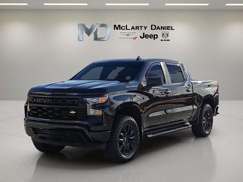 Used 2022 Chevrolet Silverado 1500 Custom image 2