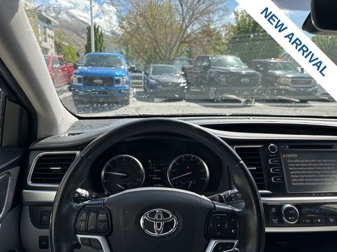Used 2019 Toyota Highlander XLE AWD/4WD image 21