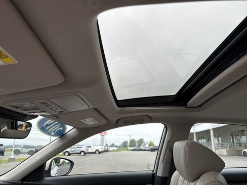 Used 2019 Honda Accord Touring image 16