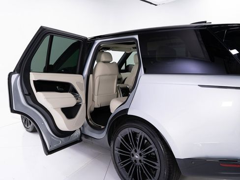 Used 2025 Land Rover Range Rover SE image 20