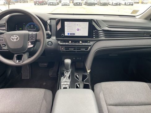 Used 2025 Toyota Camry LE image 11