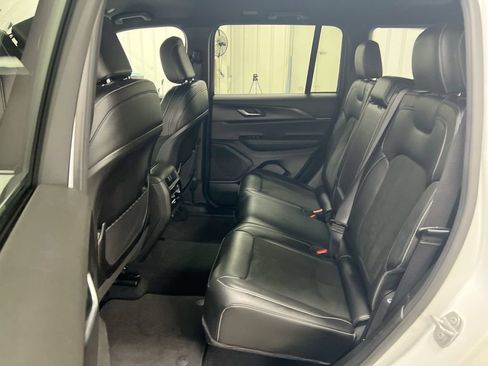Used 2025 Jeep Grand Cherokee Altitude AWD/4WD image 22