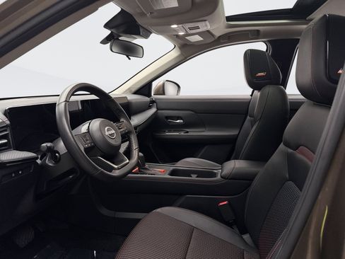 Used 2025 Nissan Kicks SR w/ SR Premium Package AWD/4WD image 10