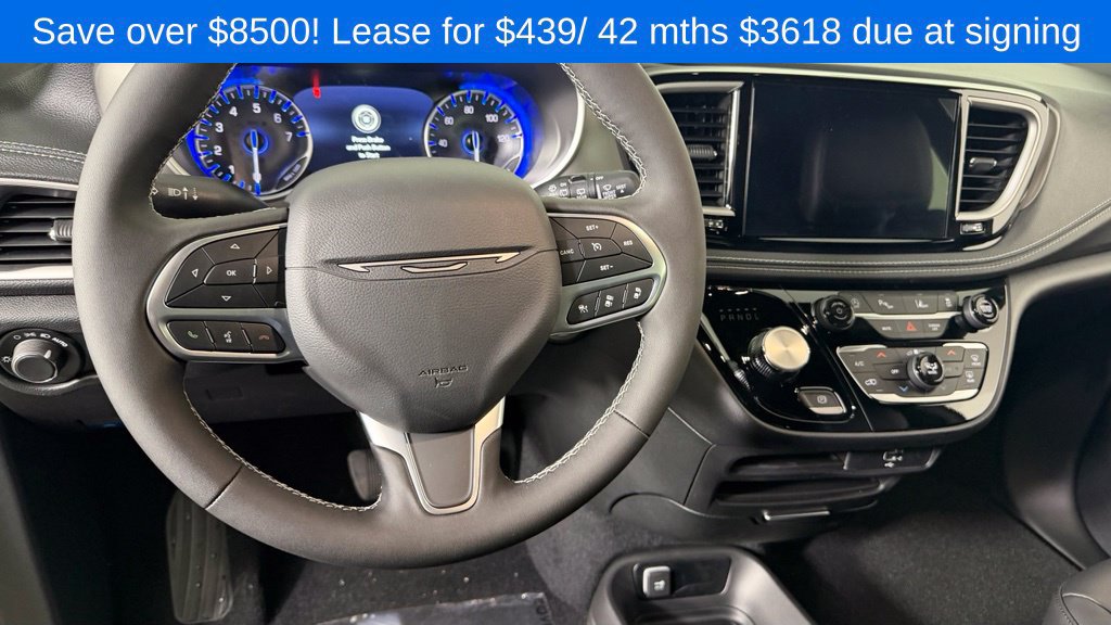 New 2027 Chrysler Pacifica Select FWD image 17