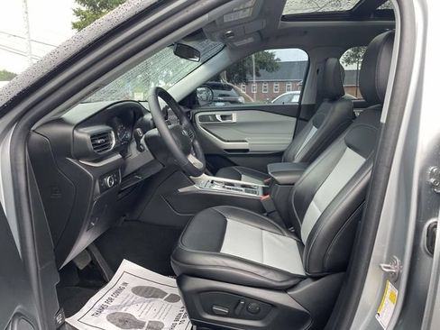 Certified 2023 Ford Explorer XLT w/ Equipment Group 202A RWD image 18
