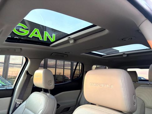 Used 2018 GMC Acadia Denali w/ Technology Package image 25