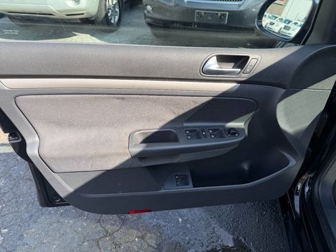 Used 2009 Volkswagen Rabbit S FWD image 18
