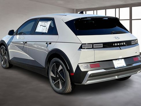New 2026 Hyundai Ioniq 5 SEL image 3