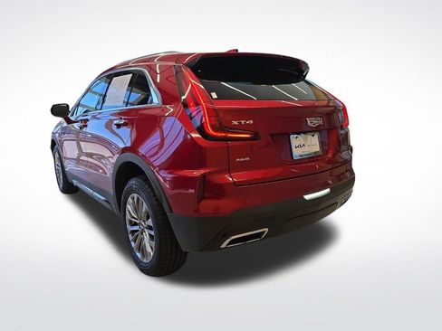 Used 2024 Cadillac XT4 Premium Luxury image 3