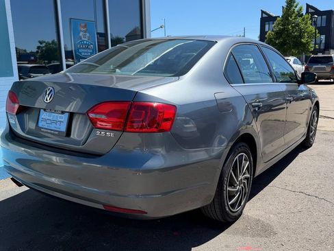 Used 2013 Volkswagen Jetta SE FWD image 2