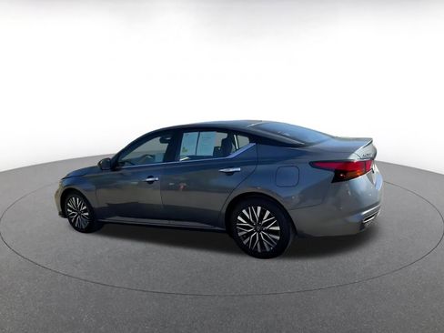 Used 2025 Nissan Altima 2.5 SV image 10