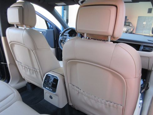 Used 2024 Porsche Macan image 32