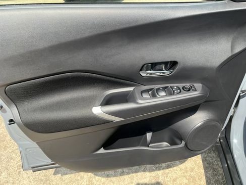 Used 2023 Nissan Kicks SV FWD image 11