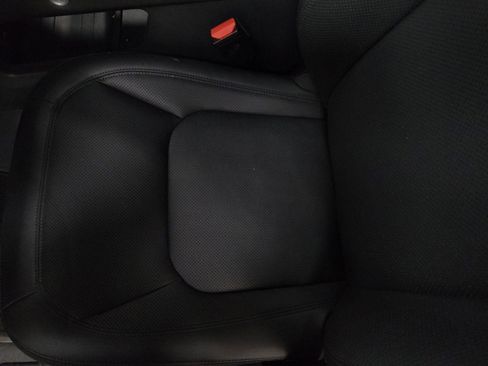 Used 2025 Land Rover Defender 110 S image 19