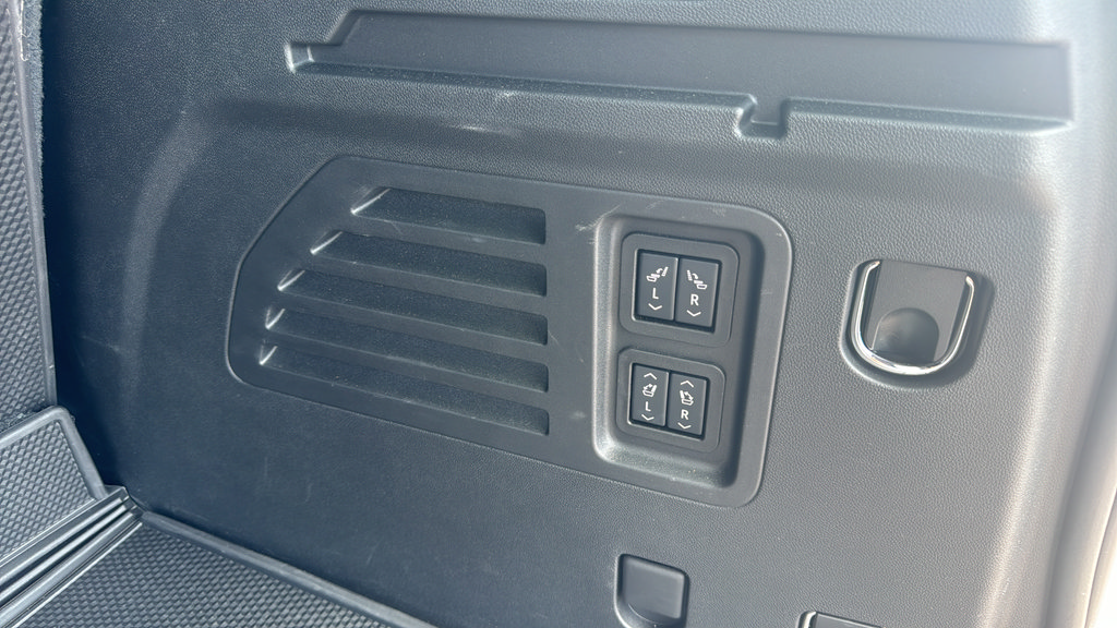 Used 2026 Chevrolet Traverse High Country w/ LPO, Floor Liner Package AWD/4WD image 21