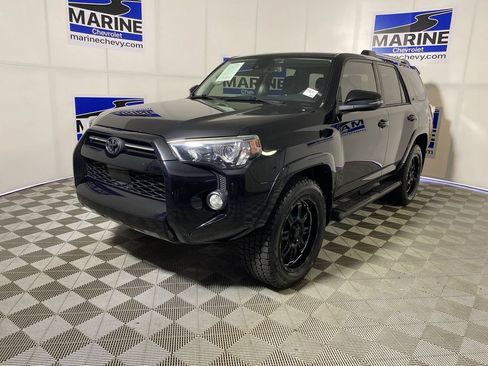 Used 2020 Toyota 4Runner SR5 Premium w/ Moonroof Package AWD/4WD image 11