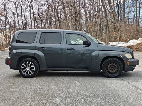 Used 2011 Chevrolet HHR LS image 2