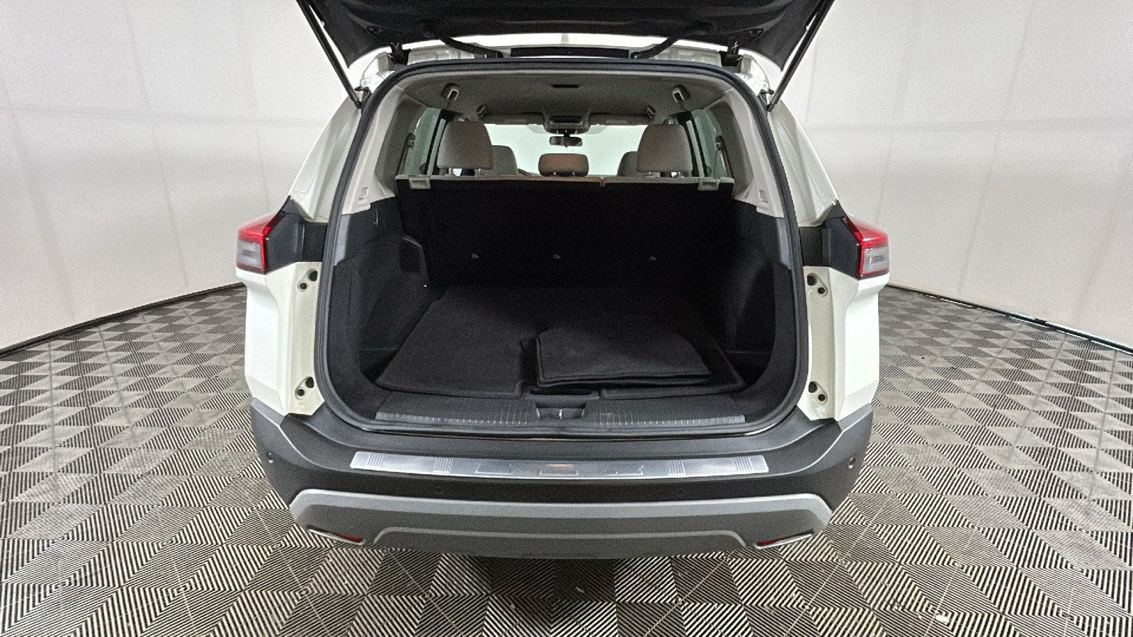 Used 2021 Nissan Rogue SV AWD/4WD image 33