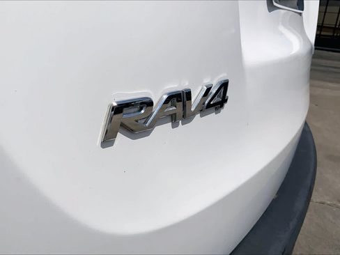 Used 2015 Toyota RAV4 LE FWD image 10