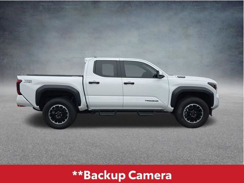 Used 2024 Toyota Tacoma TRD Off-Road AWD/4WD image 4